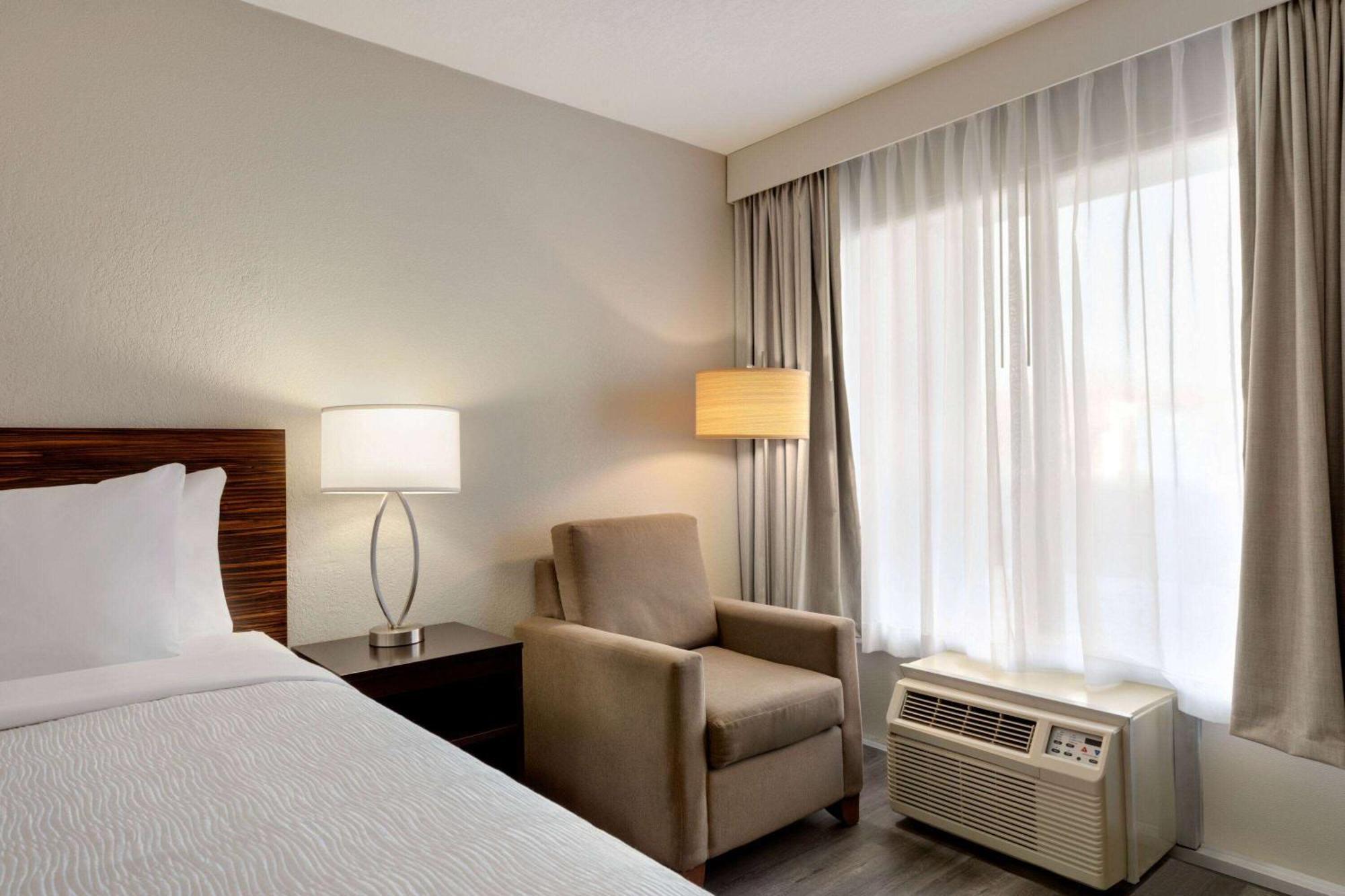 Baymont By Wyndham Emporia Va Hotel Buitenkant foto